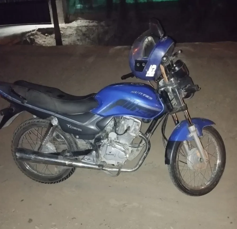 Un motociclista iba borracho y atropelló a un hombre que caminaba con su familia