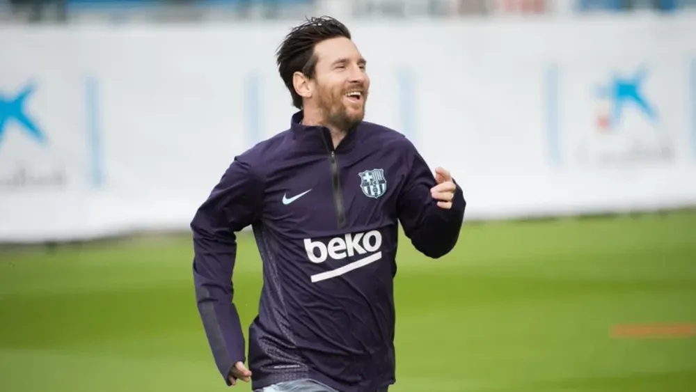 Messi volvió a entrenarse tras la fractura en el radio de su brazo derecho