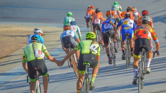 Rubén Ramos se adjudicó la sexta fecha del ciclismo de pista