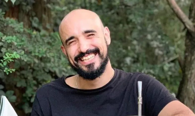 Abel Pintos compartió por primera vez una foto con su novia