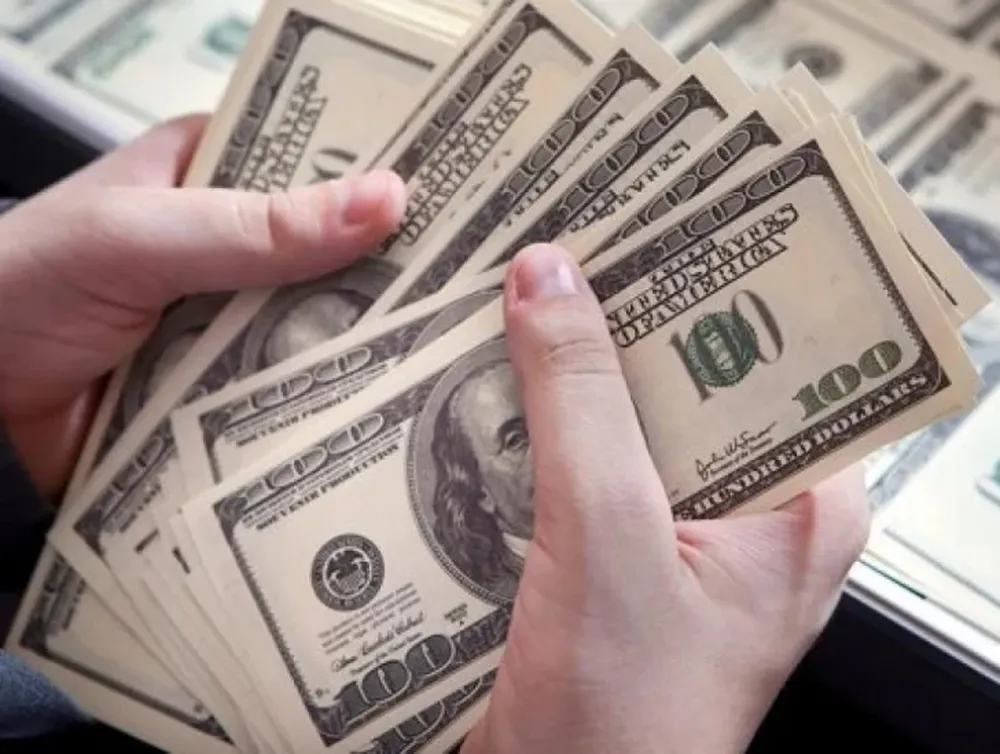 Dólar: economistas alertan que tanto el oficial como el blue subirán