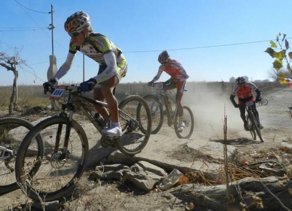 Castro ganó en una  carrera emocionante