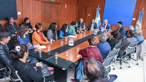 Vecinos de Mogna en la Legislatura Provincial
