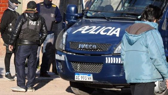 Una mujer de 75 años lucha por su vida tras ser golpeada y violada por unos asaltantes