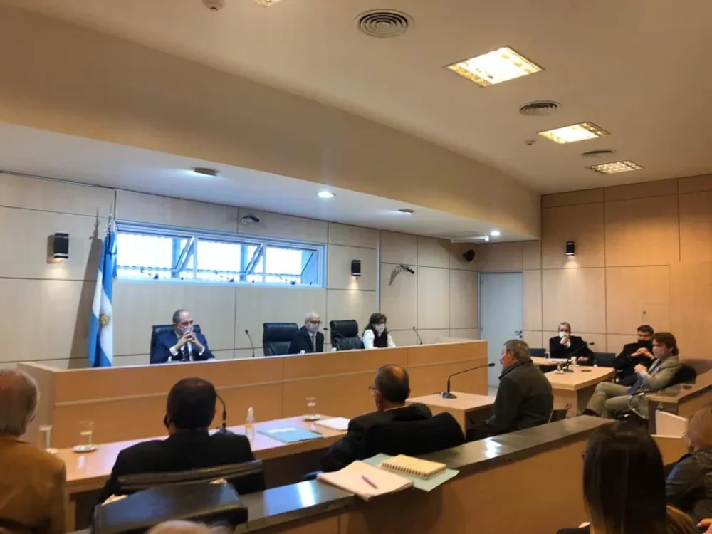 Nasisi fue condenado a tres años de prisión condicional y recibió inhabilitación por 5 años