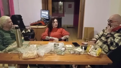 Su muerte se produjo cuando el programa llevaba 1 hora y 23 minutos al aire, en medio de una charla de mesa.&nbsp;