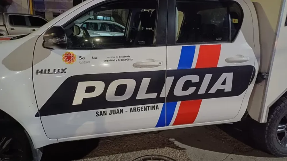 Murió un motociclista tras chocar contra un auto en una esquina de Rawson