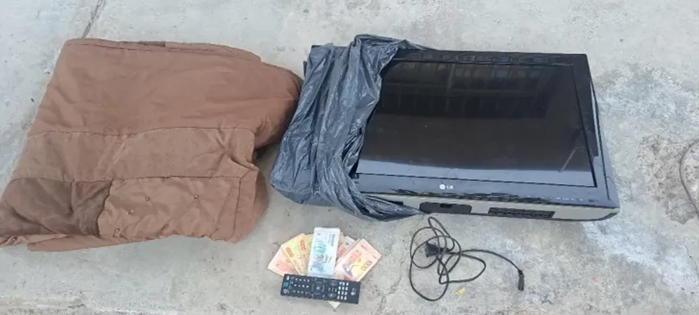 Entró a una casa a robar y huyó pero su propia madre lo entregó a la policía