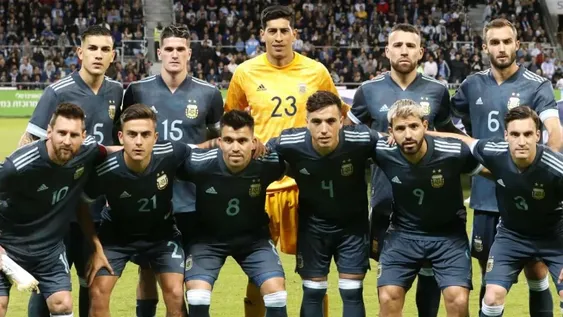 La selección argentina cayó al octavo puesto en el ranking de la FIFA