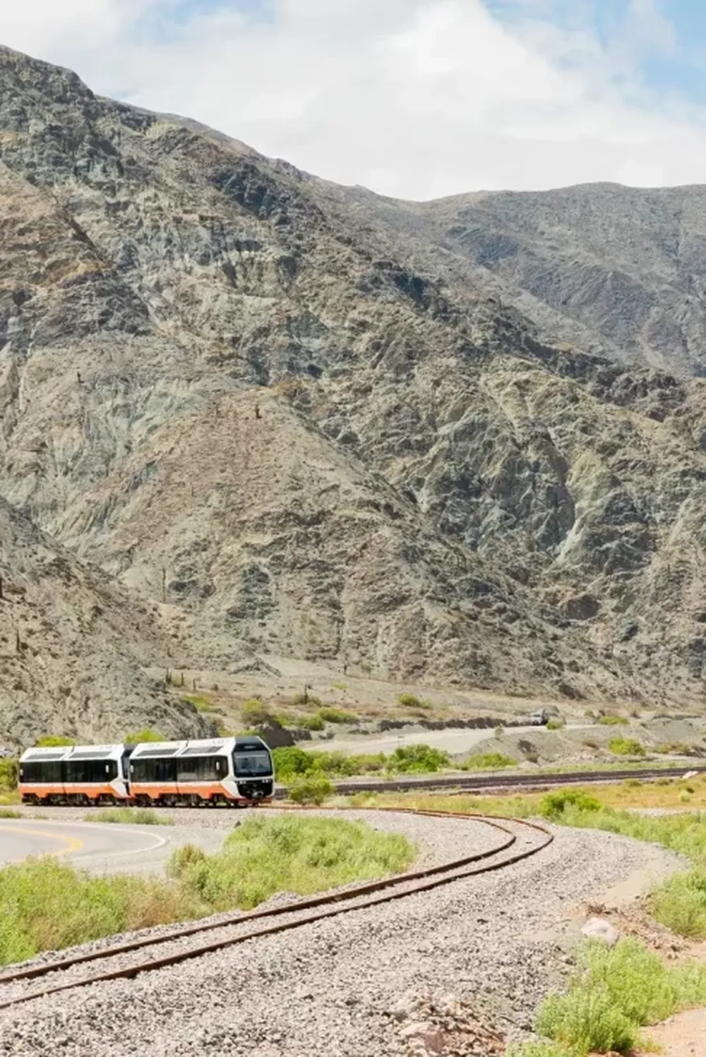 En tren solar por la Quebrada de Humahuaca