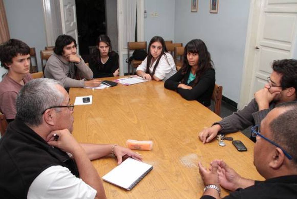 Adicus prefiere extender  las clases al final del año