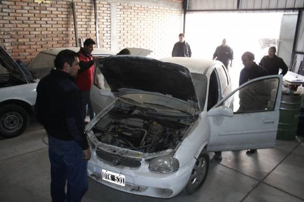 Secuestran motos importadas y autos que serían robados