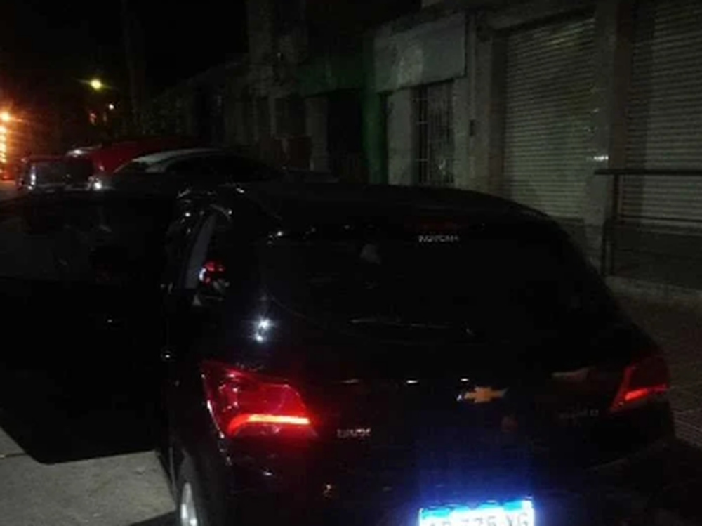 Subieron a su auto, lo llevaron a un callejón y lo golpearon para robarle
