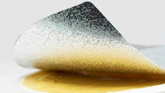 ¿La tapa de aluminio de los quesos se tiene que sacar?