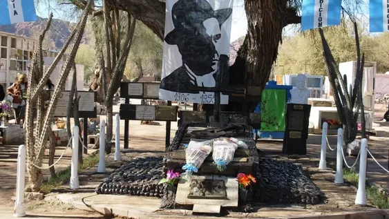 EL SEPULCRO en los últimos años, con intervenciones pasajeras y permanentes de dudoso gustoy criterio.