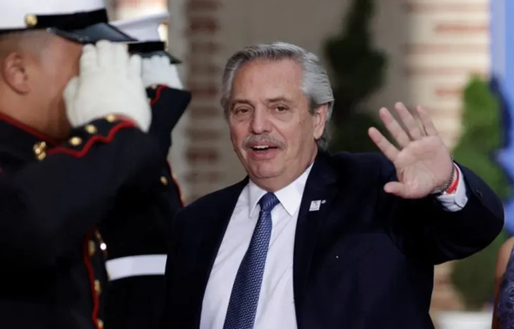 Tras una semana agitada, Fernández reaparece para el acto del Día de la Independencia