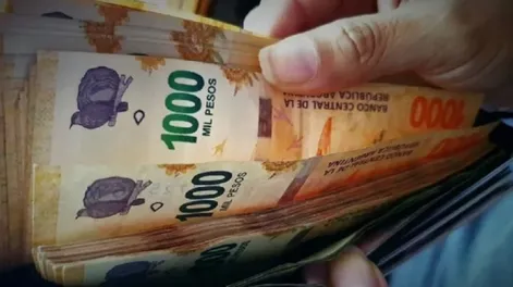 Homologaron el aumento de salarios para empleados públicos y los residentes de hospitales nacionales