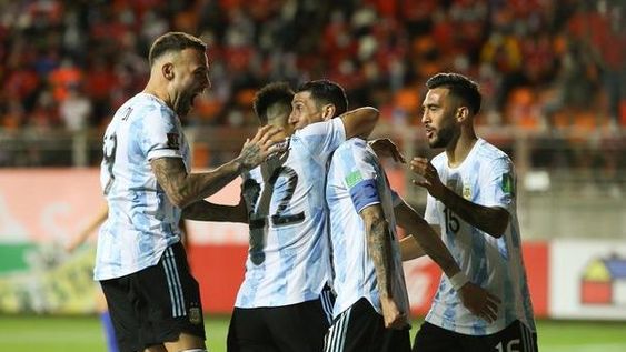 Con goles de Di María y Martínez, Argentina le ganó a Chile