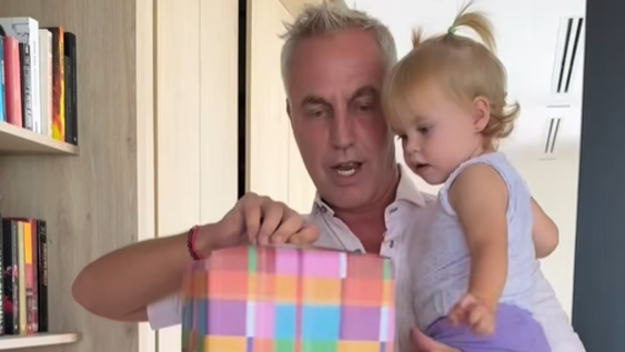 El regalo que Marley le llevó a Milenka desde San Juan: lo eligió Vicky Xipolitakis.