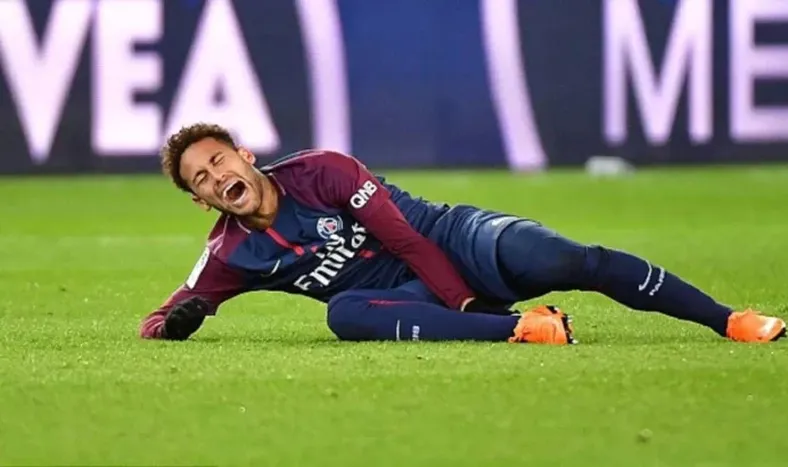 Neymar será operado del tobillo y queda descartado para el resto de la temporada