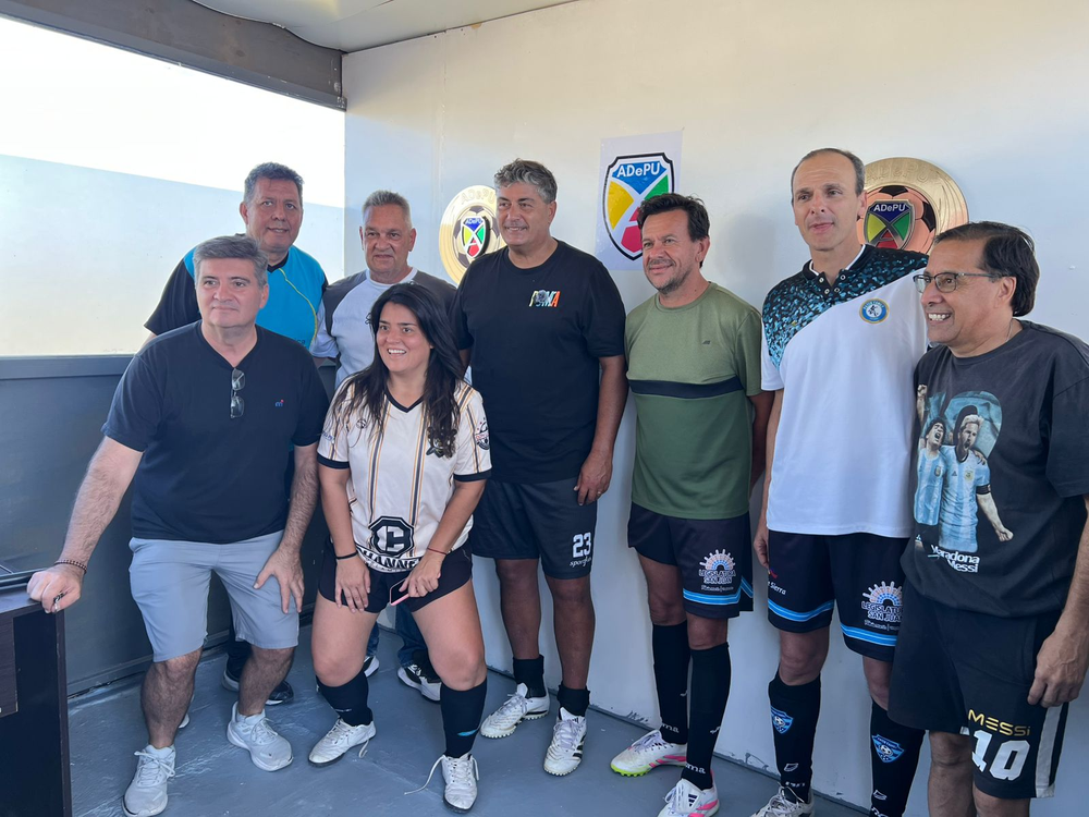 Autoridades de Adepu junto a representantes de El Guardián SRL, tras la firma del convenio que refuerza la seguridad en el predio.