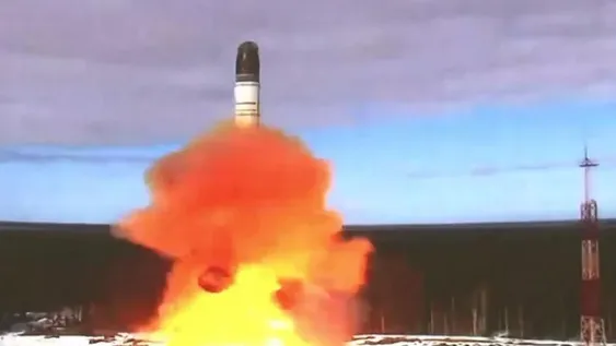 Rusia probó misil Sarmat, que hará “reflexionar 2 veces a sus enemigos”