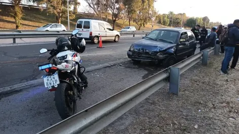 Aparatoso choque en la Circunvalación y complicaciones en el tránsito