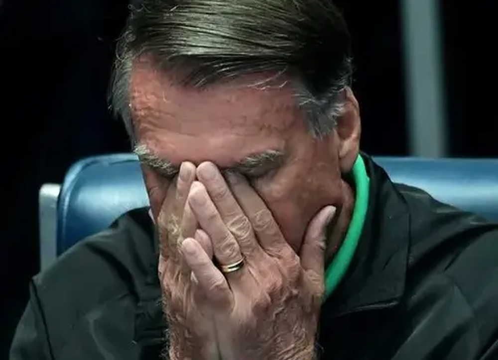 Al igual que CFK, Jair Bolsonaro deberá cumplir prisión domiciliaria con tobillera