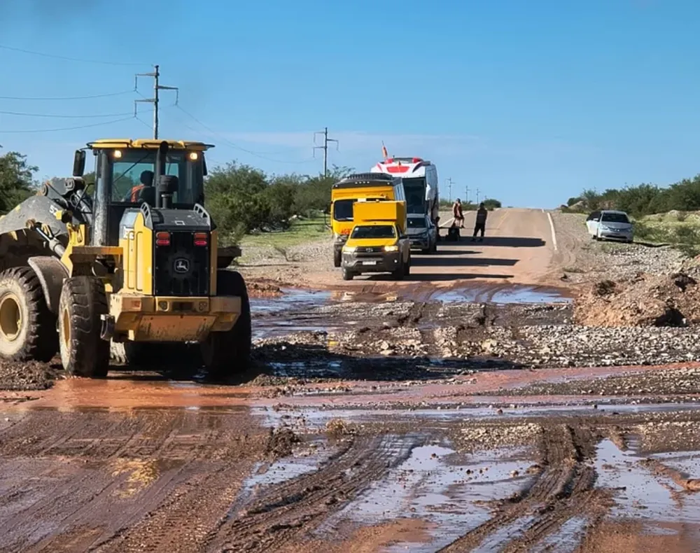 Trabajos de despeje en Ruta $0, cerca de Huaco. (Foto VN)
