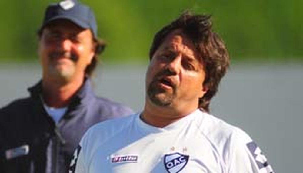 Si Caruso pierde ante Boca deja de ser el técnico de Quilmes