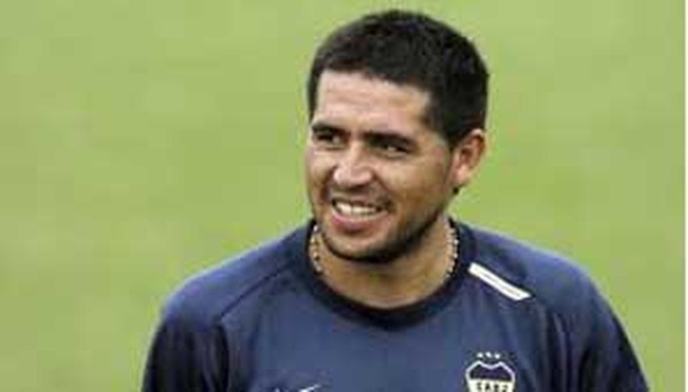 Riquelme: “tenemos que ayudar a Palermo para que haga goles”