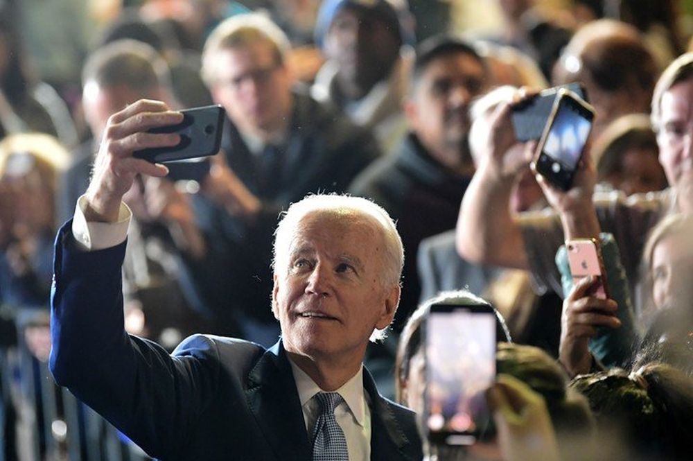 Joe Biden arrasa en las primarias demócratas y se impone en 9 de 14 estados