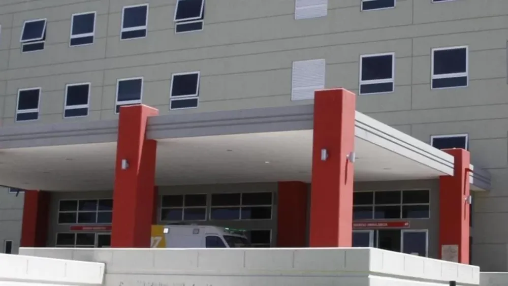 Una joven motociclista chocó contra un auto en Pocito y murió al llegar al hospital