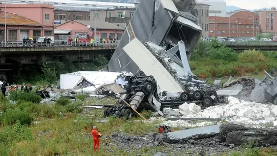 Ascienden a 35 los muertos tras el derrumbe del puente en Génova