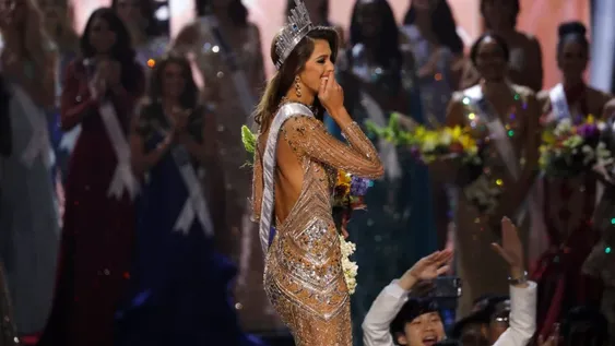 Una francesa fue coronada Miss Universo