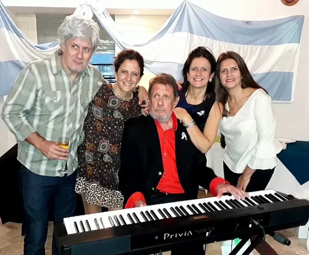 80 años de Charles Robins