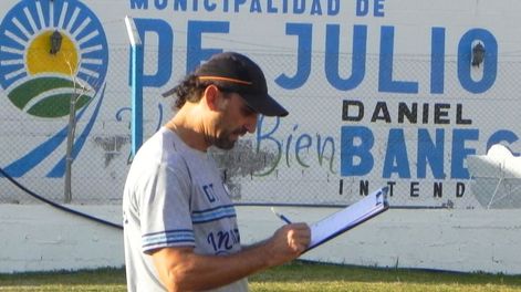 Ogulloso. Biasotti se detuvo en la calidad del grupo humano de 9 de Julio para explicar las razones de ser semifinalistas del Torneo Apertura.