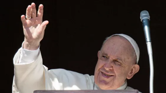 Por primera vez, Francisco pondrá mujeres en el altar para celebrar misa