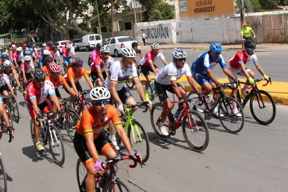 [FOTOS] El color de la Gran Fondo, donde los aficionados se dieron el gusto de rodar