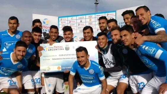 Belgrano sufrió, pero pasó por penales a los octavos