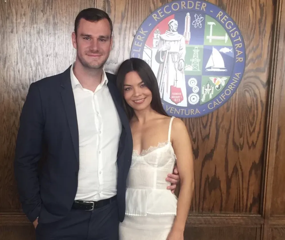 El heredero de Playboy se casó con una actriz de “Harry Potter”