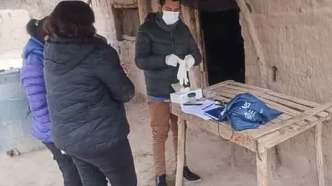 Diario de Cuyo | Dentro de la campaña de prevención contra la tuberculosis los equipos de Salud Pública y del Ministerio de familia y  Desarrollo Humano llegan hasta las zonas más alejadas de la provincia.