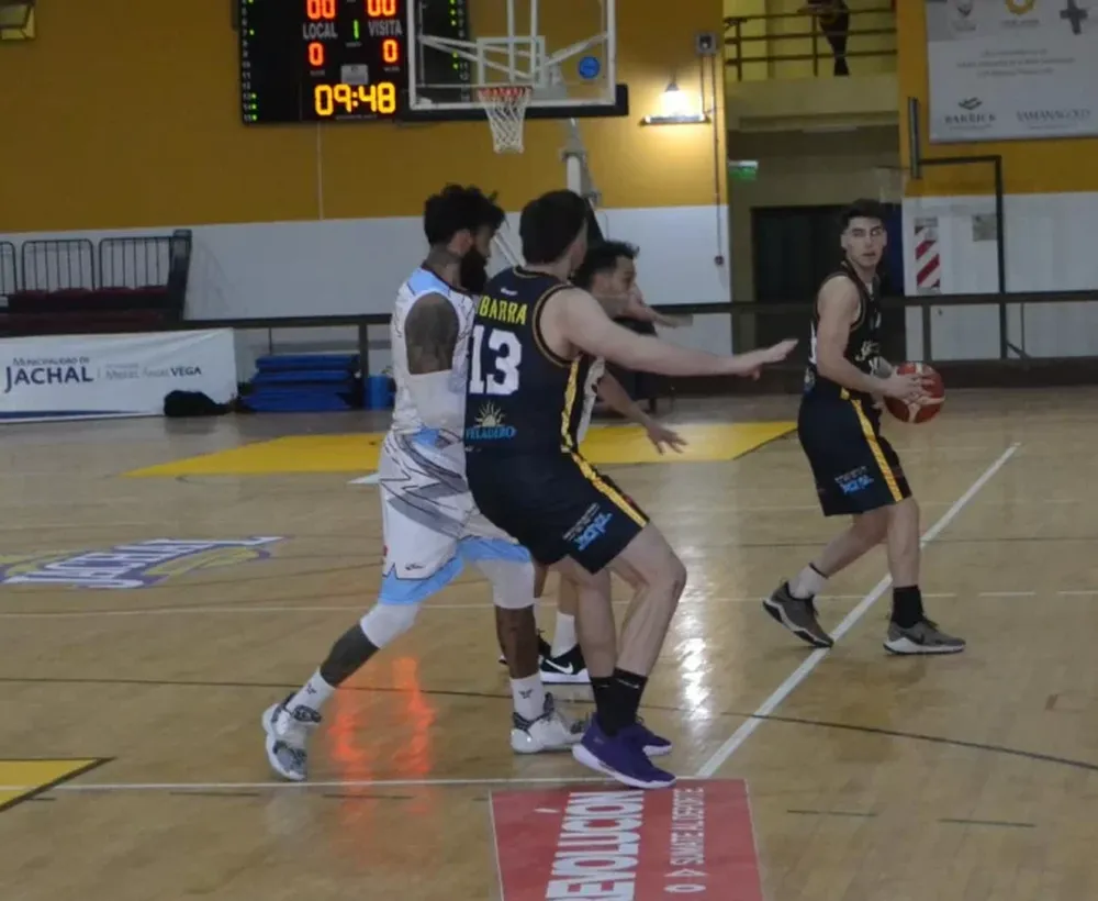 Jáchal BC reaccionó tarde y acumuló su cuarta derrota al hilo