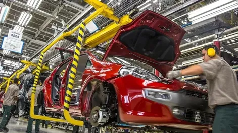 CONTRACARA. Crecen las exportaciones y ventas mayoristas de autos.