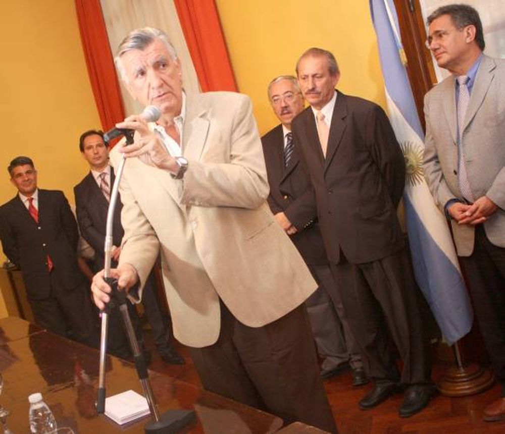 Gioja: respaldo a Balverdi y dardo al gremio médico