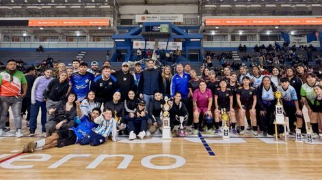 Finales. La Liga Sureste de Rawson definió a los mejores de su primer semestre de temporada en el Cantoni.