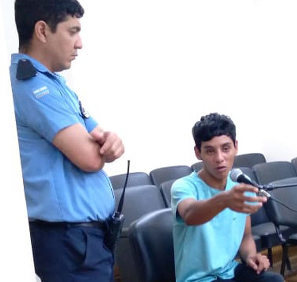 MAURICIO RUIZ  OLIVARES dijo tener testigos de que solo estaba en casa de su novia cuando lo golpearon por algo que no hizo.