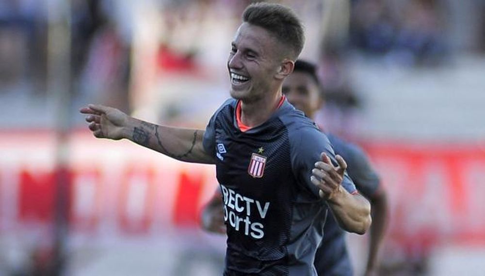 Estudiantes golpeó en el final y recuperó la sonrisa