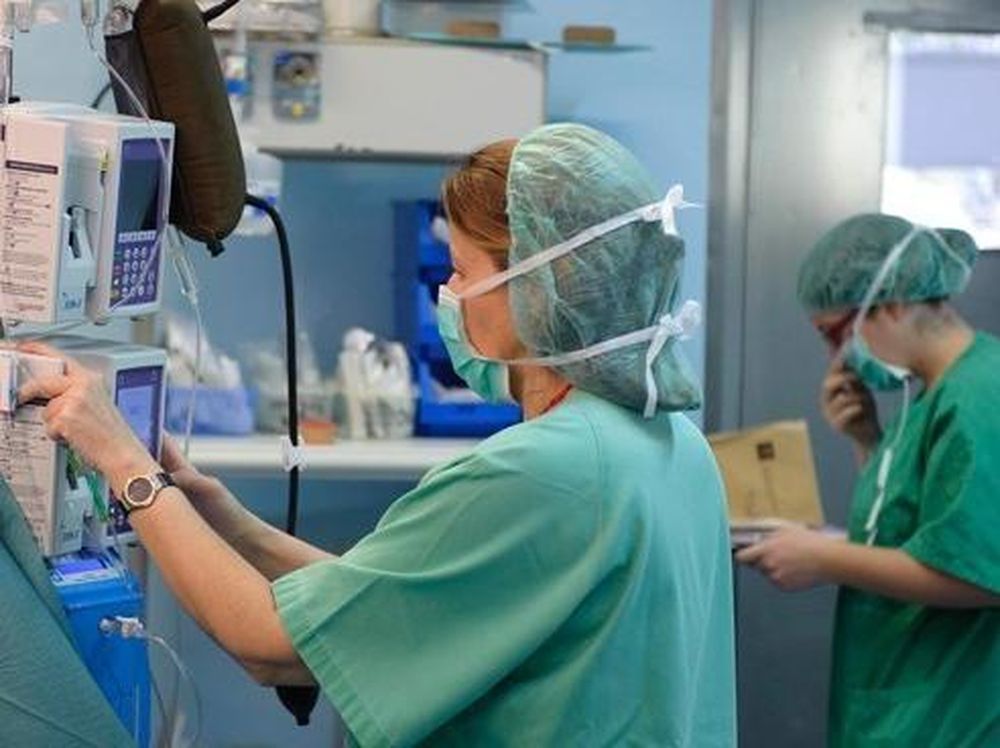 Una enfermera mostró las marcas que le deja el  coronavirus para generar conciencia