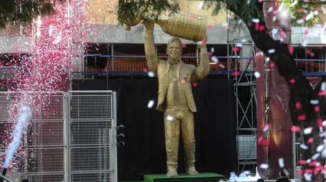 Ya pusieron a la venta el muñeco de la estatua de Marcelo Gallardo